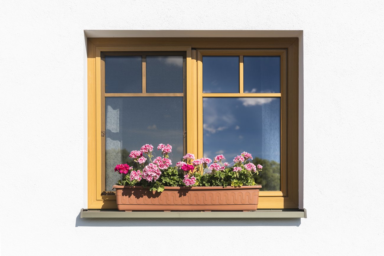 Les fenêtres PVC peuvent représenter une imitation fidèle du bois. Choisissez le décor idéal et rendez votre maison harmonieuse jusqu’au dernier détail.